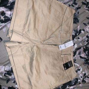 BRAND NEW NEW YORK & COMPANY SHORTS
